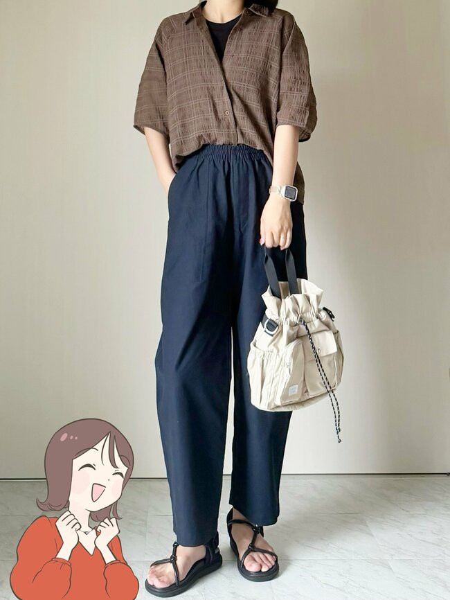 「試着して即決でした」ユニクロの“楽ちんワイドパンツ”毎日はきたくなるほど快適!「脚の形を拾わないので安心」「部屋着でもお出かけでも使える」《購入レビュー》