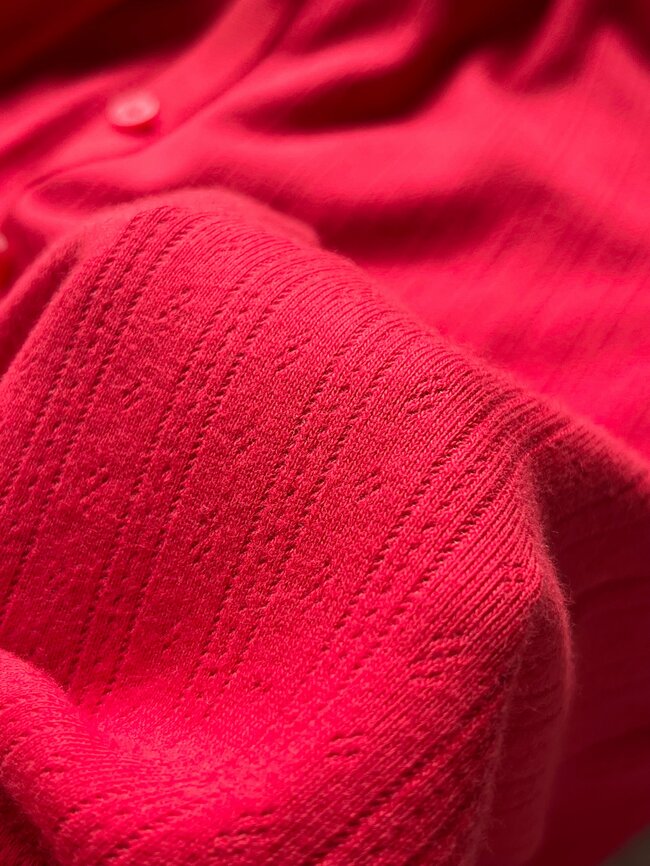 シルエットが美しすぎる…!ユニクロの「細見えカーディガン」上半身がすっきり見えるし、サッと羽織るだけでオシャレ!