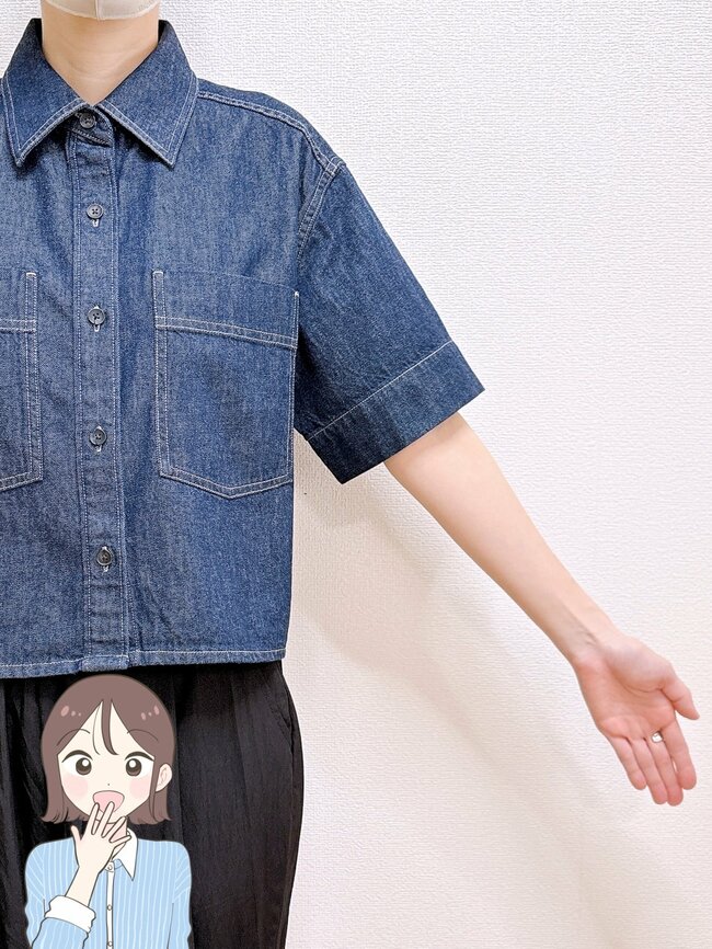 「好きすぎて色違いも購入」ユニクロの“体型を隠せるシャツ”きれいなシルエットで羽織るだけでオシャレ！「店舗で一目惚れしました」「60代でもおしゃれに着られる」