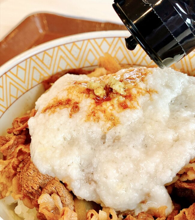もう普通の牛丼に戻れないかも…すき家の“隠れた名作メニュー”毎回食べたいくらいお気に入り!「めっちゃ好き」「美味しすぎて涙出そう」《実食レビュー》