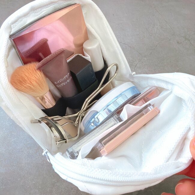 「え、本当にセリアの商品だよね…？」こんなに収納力のある“ふっくらポーチ”が110円で買えるのはスゴイ！