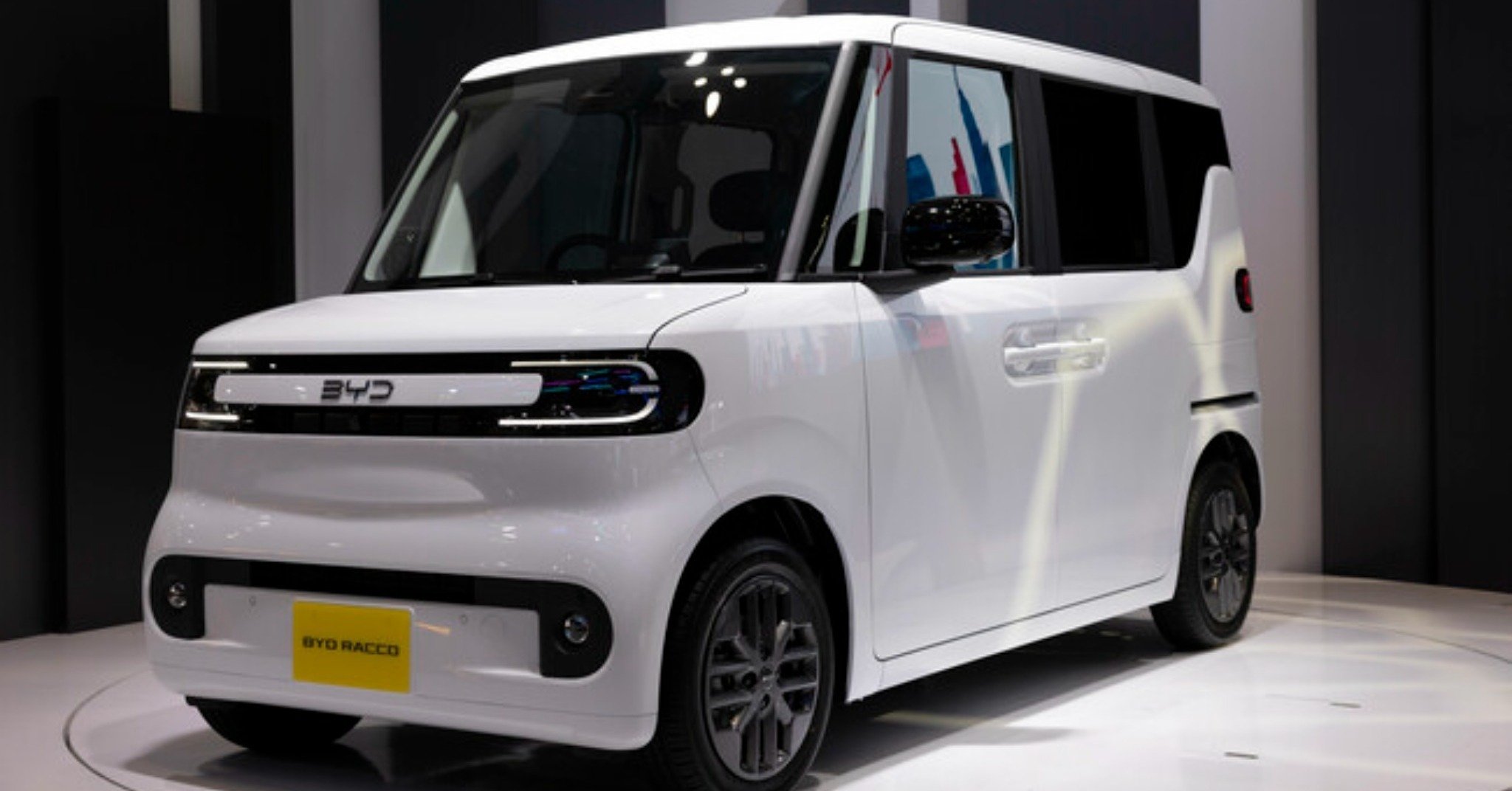 「ジャパンモビリティショー2025」で展示されたBYDの軽EV「RACCO」