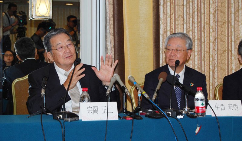 日本製鉄相談役・宗岡正二氏と経団連会長の中西宏明氏