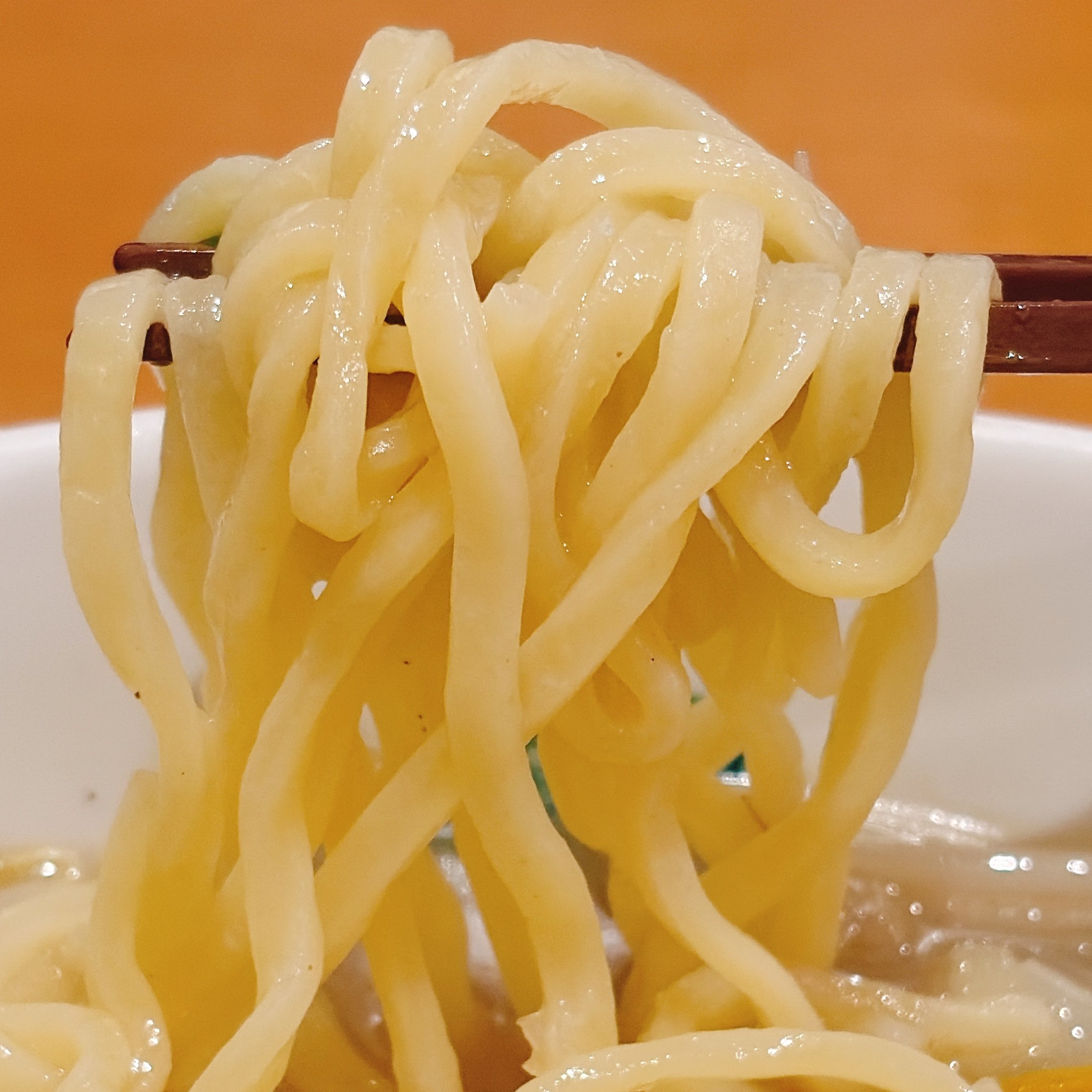 「ボリュームおかしくないですか？」日高屋の“てんこ盛りメニュー”具だくさんで麺が見えないよ！「美味しすぎて2日連続で食べてる」「腹パンになった」《実食レビュー》