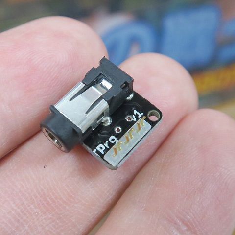 PC-98の起動音を“ピポッ”と鳴らすUSBアダプターの書き換え装置 | ASCII