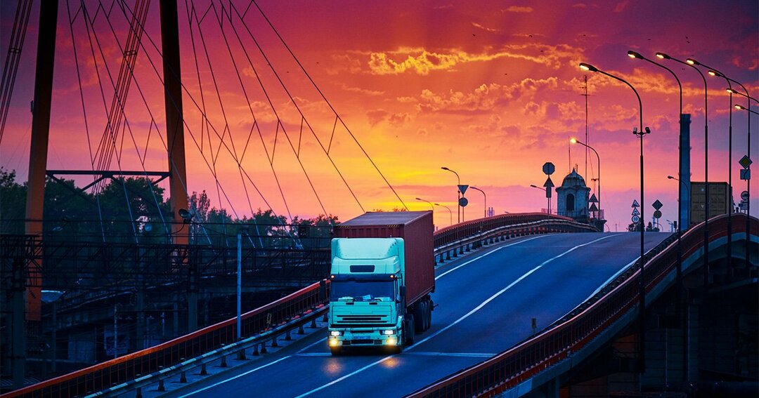 トラック運送業界が震える「2024年問題」、中小零細を元請けが買い叩く悪循環に？