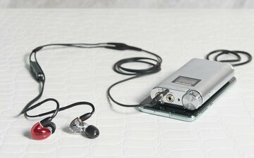 Shureが新世代有線イヤホン「AONIC 5／4／3」発表、初のハイブリッド型も