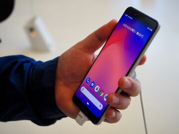 なぜauはグーグル「Pixel 3」を扱わないのか