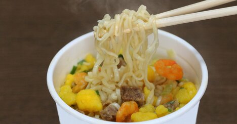 「カップヌードルは高すぎ」を覆した、戦略とビジネスモデルの秀逸さとは