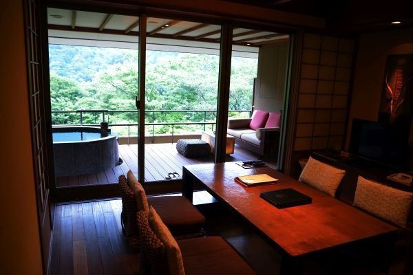 「箱根吟遊」の部屋から見える景色