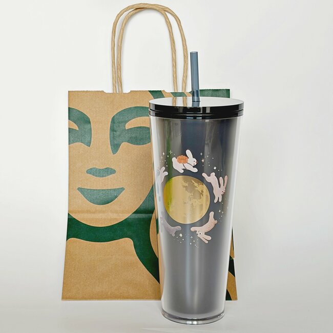 【スタバ】朝イチで買っちゃった！可愛すぎる「夜空みたいなタンブラー」満月とウサギのデザインがたまらない！《購入レビュー》
