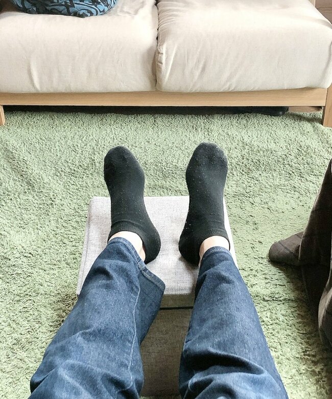 マンガが50冊も入った…!ダイソーの“座れる収納ボックス”優秀すぎて買い足したい!「ズボラお片付けに良き」「むっちゃ便利でありがてぇ…」