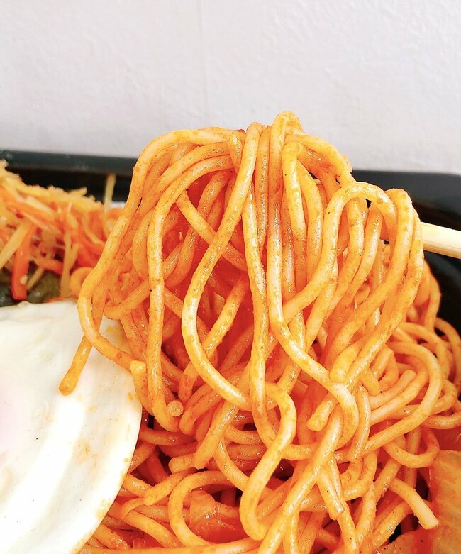 「バカの弁当」「頭わるい」ほっともっとの“1200kcal超え弁当”おかずぎっしりでお腹パンパン！「これでいいんだよ感スゴい」