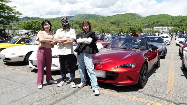 ロードスター女子のまるゴシックさんとももさん。2人ともYouTubeをやっているのでぜひチェックを