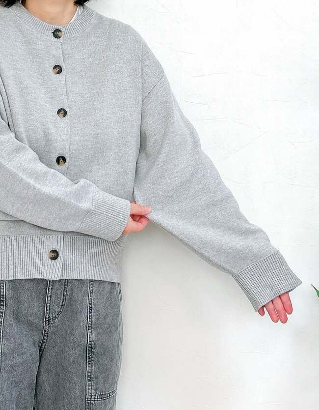 「40代にはありがたい」GUの“もっちりカーディガン”体のラインを拾わなくてオシャレ！「まさに理想の形で即決」「今までにない形がかわいい」