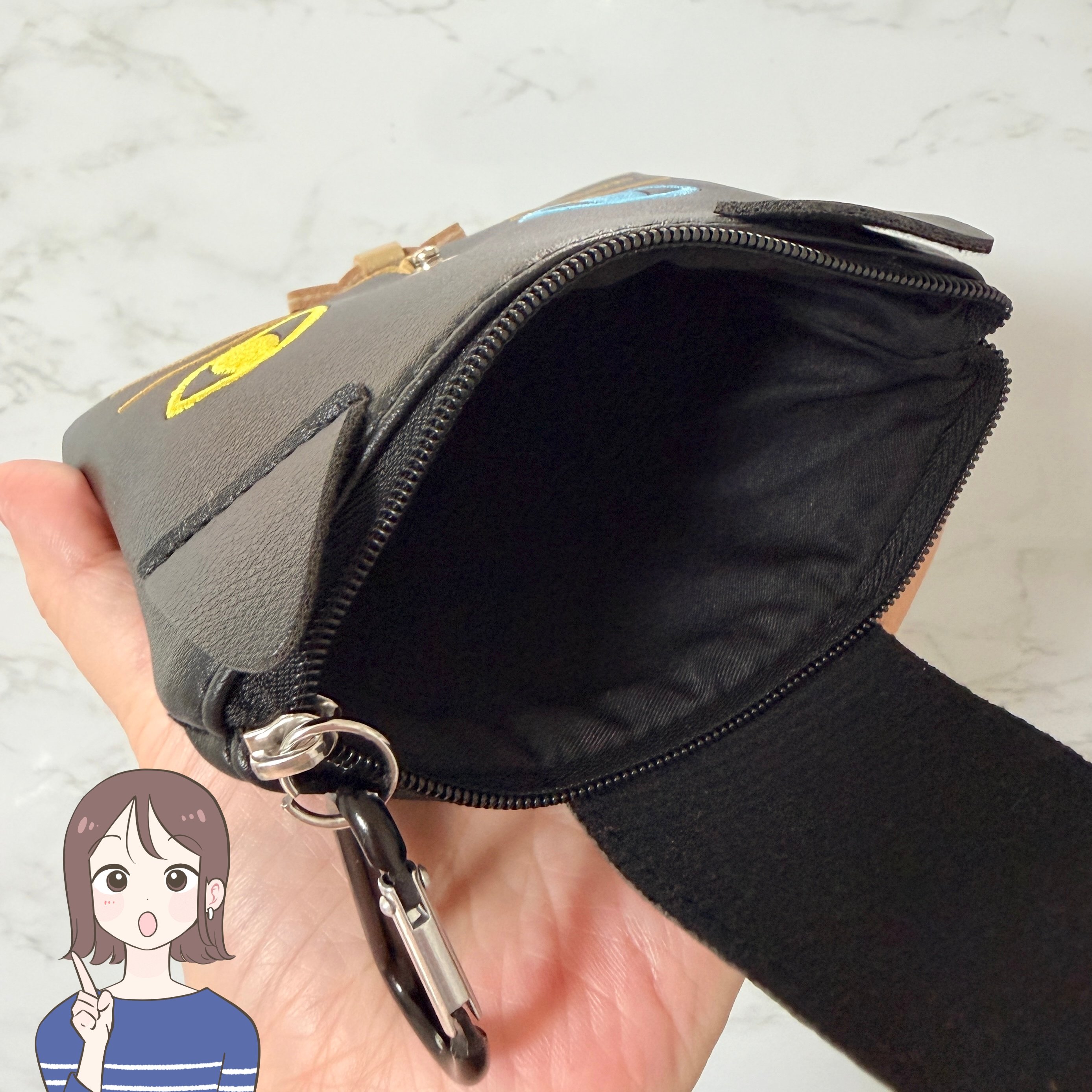 お薬が70錠も入った…！カルディで見つけた「くろねこの激かわケース」ミニ財布にもなるし、カバンに付けて持ち運べて天才！《購入レビュー》