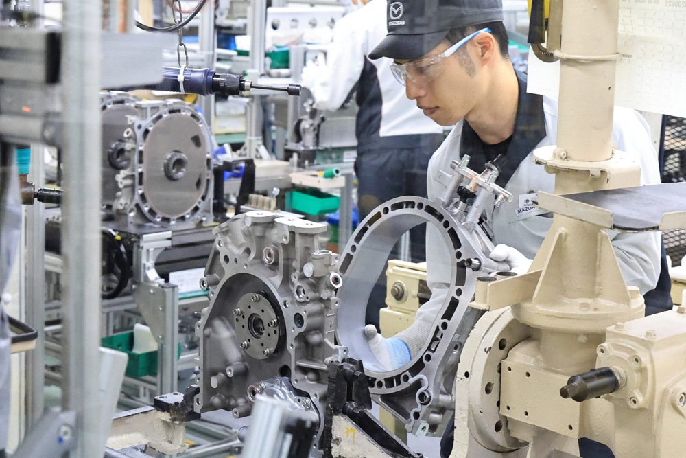 マツダ「新型ロータリーエンジン」専用工場を見学!“匠”による手作り感は今も強かった