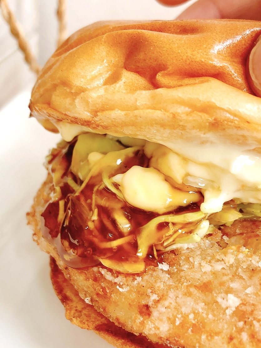 「ぶっちぎりでウマい」「レギュラーメニューにして」モスバーガーの“期間限定メニュー”完成度がスゴすぎる!「さすがモスバーガーとなった」