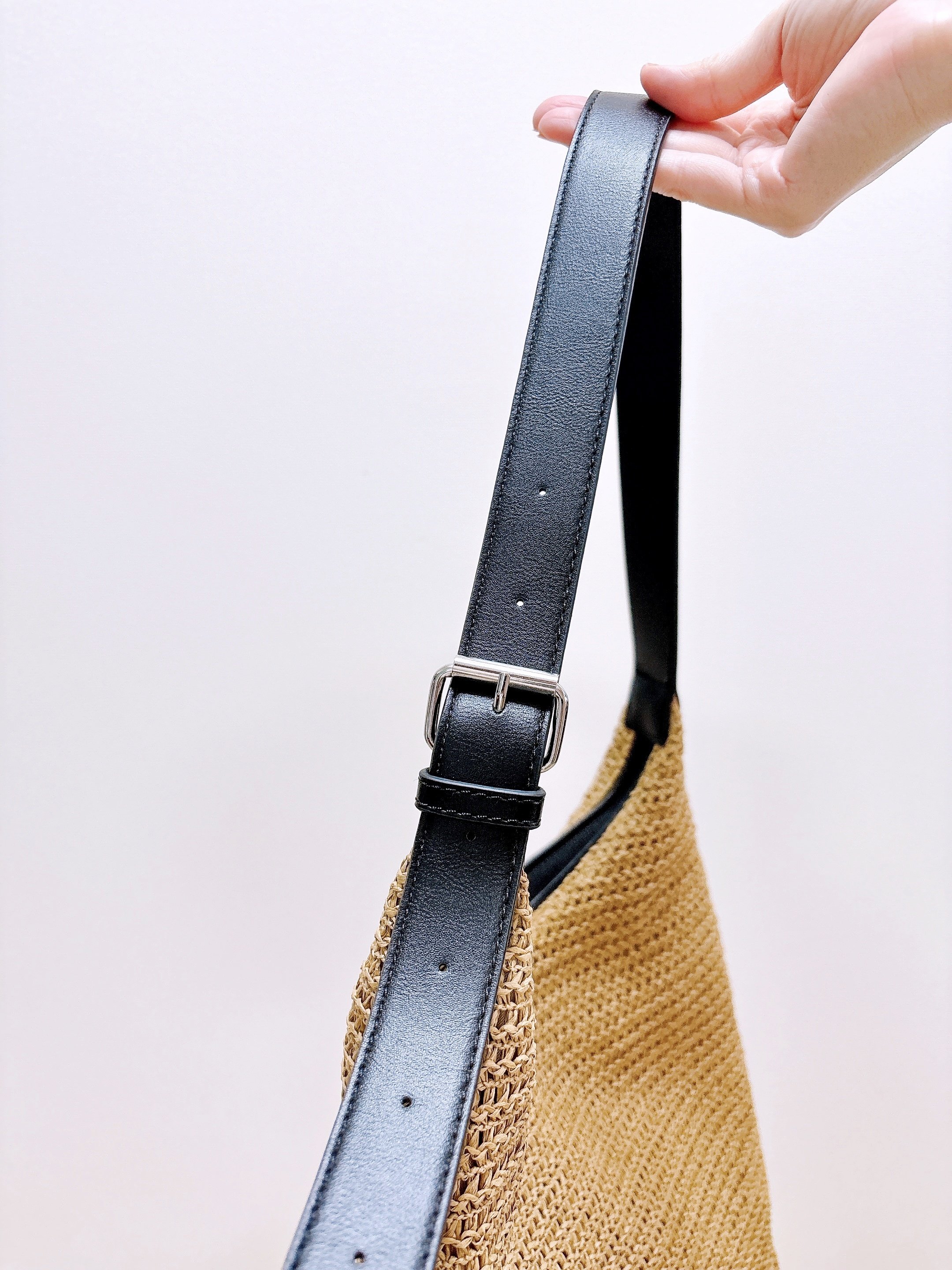 「高見え商品です」「荷物がたくさん入る」GUの“2990円バッグが”オシャレな上に大容量！「50代でもラフすぎずに持てそう」《購入レビュー》