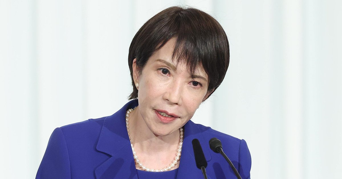 10月4日、会見する自民党の高市早苗新総裁