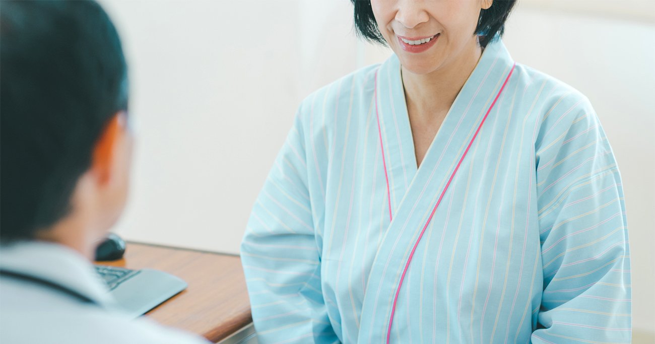 問診中の女性