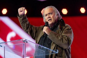 トランプ氏元側近バノン氏、ミネソタ州での当局者の行動を支持