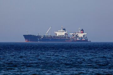 イランの石油輸出、米との水面下交渉中に急増