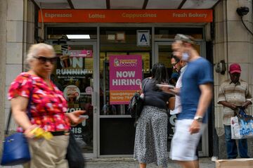 米労働市場の実態、大量解雇か採用ブームか