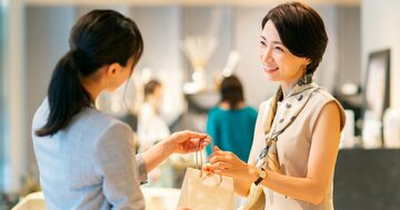 「自分へのご褒美買い」に走って不幸になる50代の残念な消費のクセ