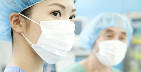 手術を受けるなら、女性外科医のほうが男性外科医より安全なワケ