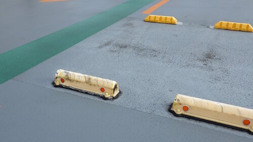 駐車場で「クルマをこする人」「こすらない人」の決定的な違い、油断していたら「ガリッ」