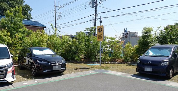 「狭すぎる駐車場」で“ドアパンチ被害”を防ぐ秘策とは？激混みショッピングモールでも有効！