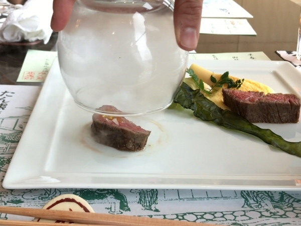 肉料理の「和牛ひれステーキ 山葵ソース」