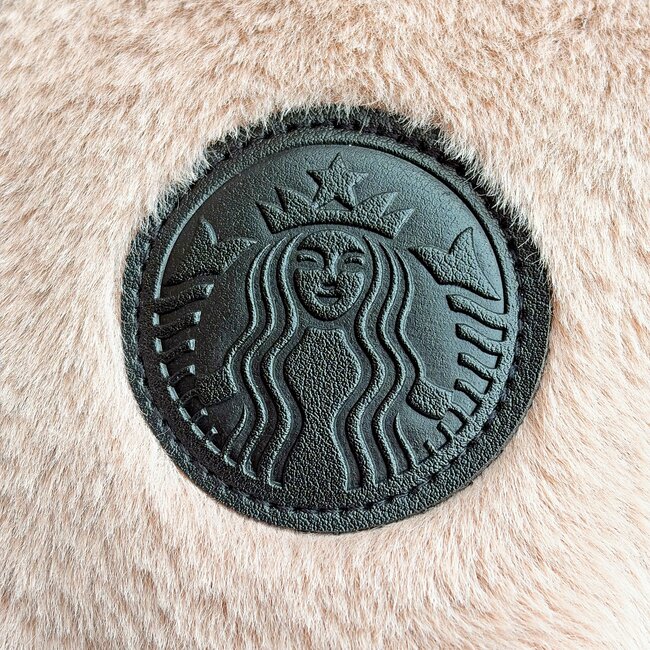 「こんなん見たら買うしかないやろ」スタバの“ボトルみたいなショルダーバッグ”が可愛すぎる…！「2店舗目でGETできました」「街で見かけたら思わず二度見しちゃう」