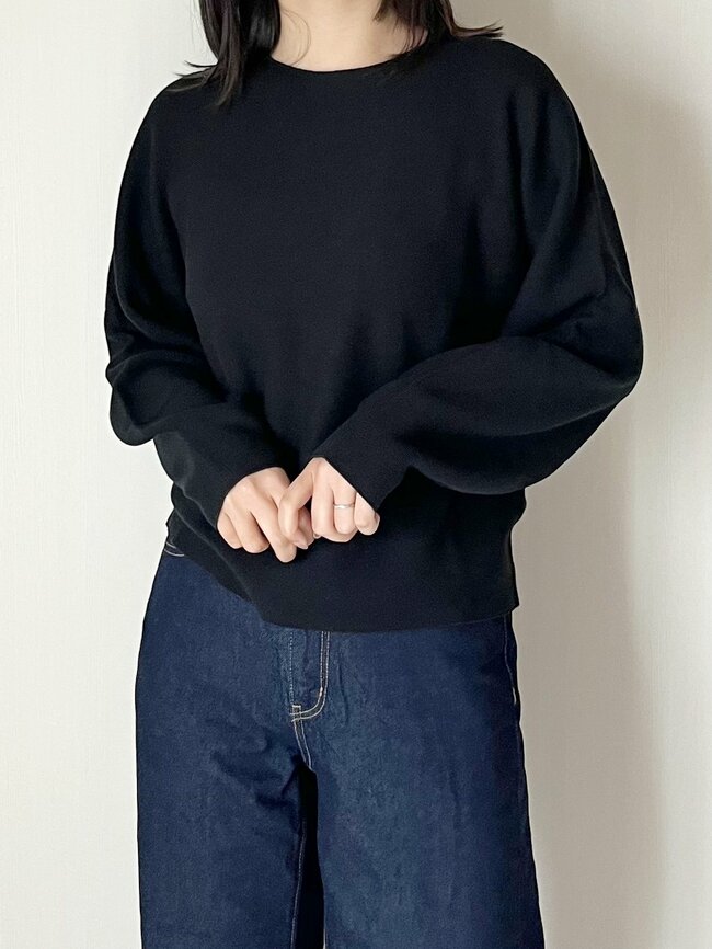「色違いも購入したい」「着てみて即決」ユニクロの“着回しニット”ぽわんとした袖が可愛い!「春先にヘビロテ必須です」