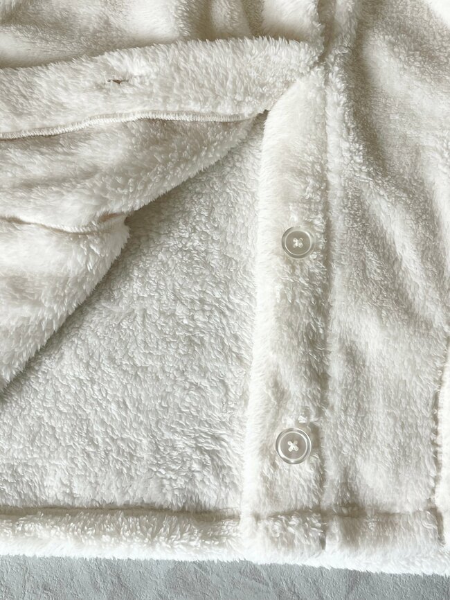 「可愛すぎて大満足」GU×スヌーピーの“ふわもこパーカ”が毛布みたいな暖かさ！「家では手放せない」「お尻から首元まであったかい！」