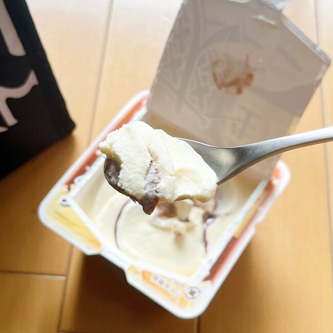 牛乳がタテにすっぽり入る…!カルディの「ペタンコになる保冷バッグ」オシャレなのに軽くて使いやすい!