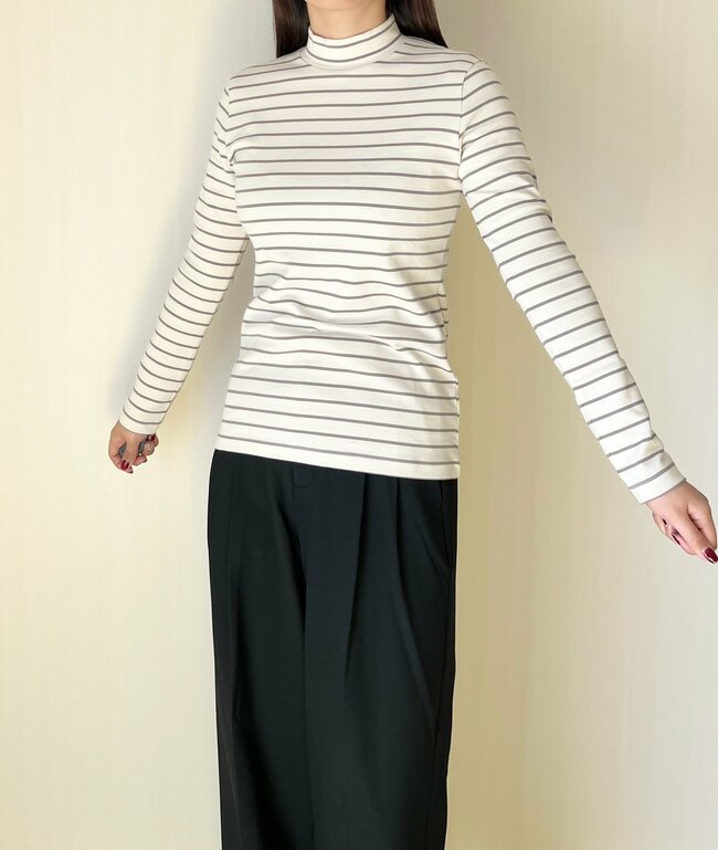 「ほぼ毎日着ています」無印良品の“1490円トップス”首元まで暖かいし、ビヨーンと伸びて着心地バツグン！「毎年の必需品」「色違いで2枚目の購入」