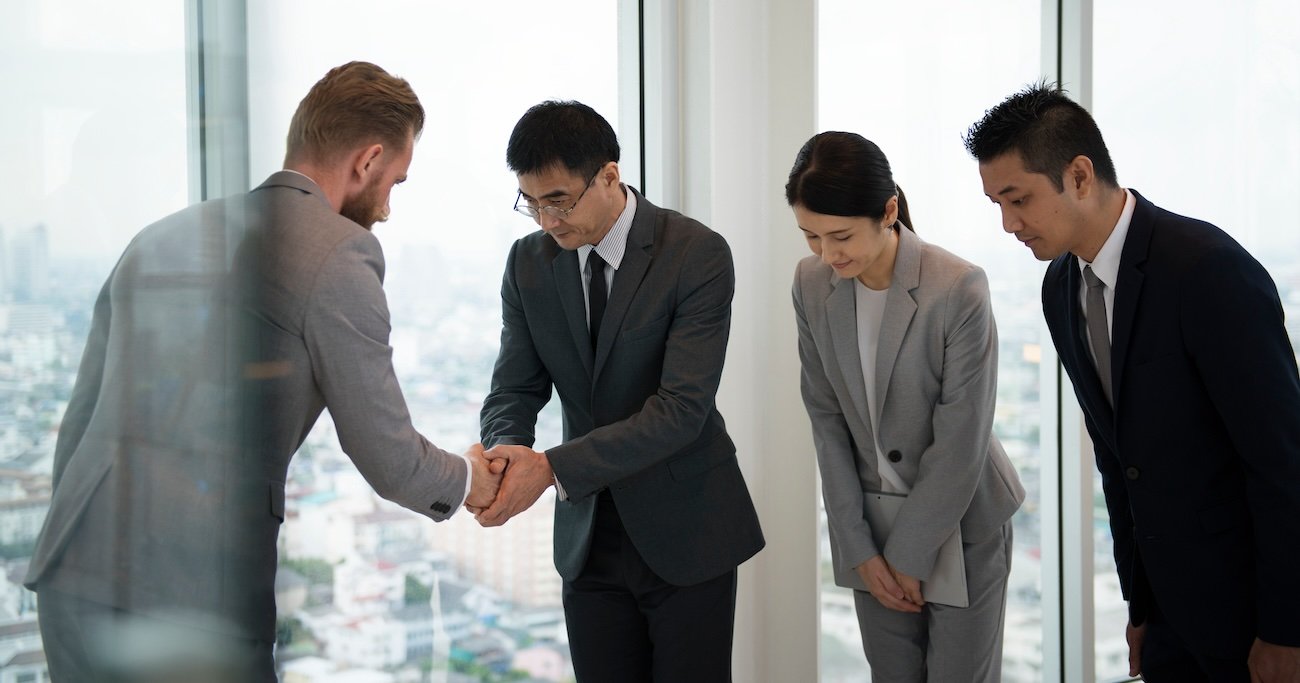 【あなたは何秒?】お客様の記憶に残って信頼される人の「お辞儀の秒数」とは?