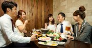 苦手な飲み会に誘われた時「断れず流される」のは普通の人、お金持ちはどう対応する？