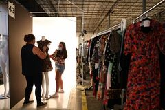 中古市場盛況、高級ブランドに打つ手あるか