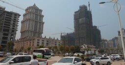 「漢字があふれ売春宿も…」中国人急増で国境の町に異変、経済支配で高まる“格差”リスク〈注目記事〉