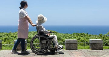 【高齢の親を施設に入れる前に】知らないと絶対後悔するポイント