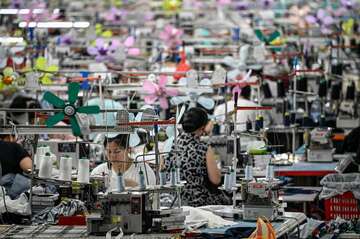 安価なポリエステル衣料品、アパレル業界の環境負荷に拍車