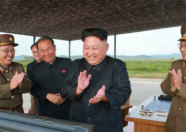 金正恩は「側近による暗殺」を恐れ核ミサイルから手を引けない