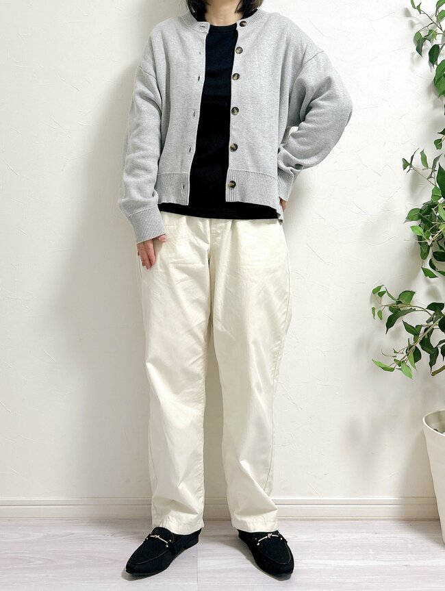 「全色揃えたいぐらい好き」レビュー4000件超え！ユニクロの“リピート買い続出トップス”が春コーデに手放せない！「着やすくて最高です」「スタイル良く見える」