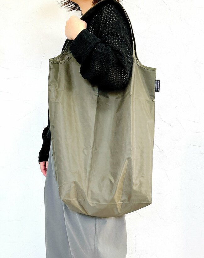 「お米を持って帰ってもやぶれない」3COINSの“25kg入るエコバッグ”が強すぎる…！「肩にかけても痛くない」「ディズニーで大活躍」