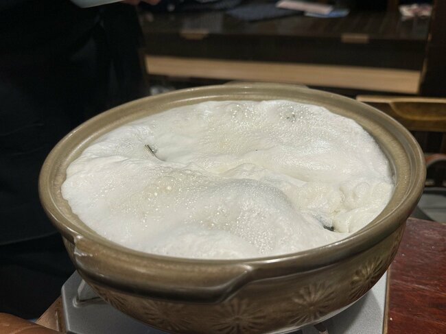 九州から取り寄せた温泉水で造る極上の湯豆腐