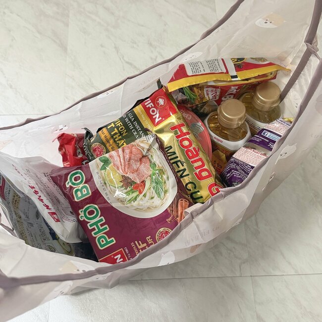 「とにかく可愛い」「2色購入しました」3COINSの“もふもふエコバッグ”見るたびに癒やされる！「家族にプレゼントします！」