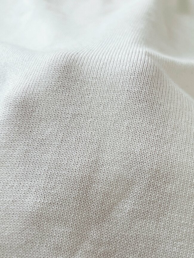 「購入して正解でした」「色違いで2枚購入」レビュー800件超え！ユニクロの“1990円トップス”ガンガン着回せてコスパいい！「追加で他の色も買おうと思います」